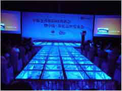 玻璃舞臺(tái)搭建—發(fā)布會(huì)